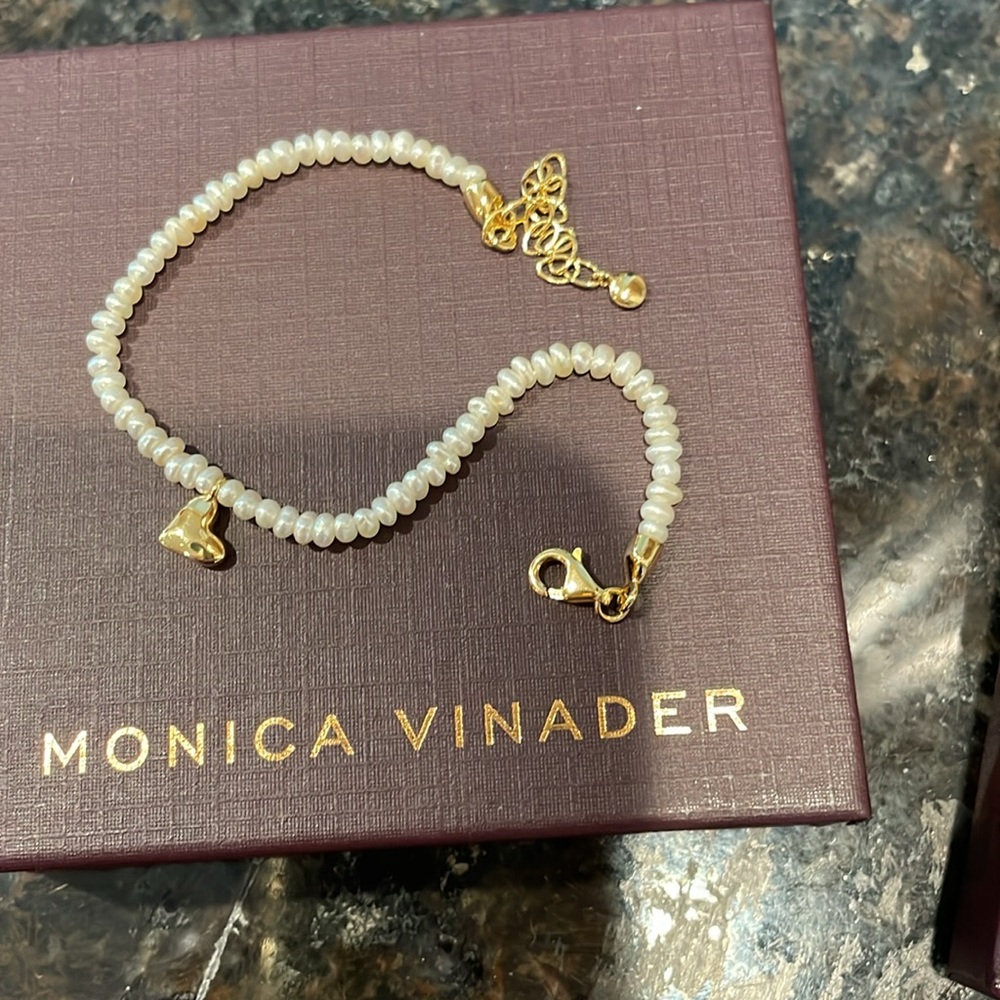 Monica Vinader Mini Heart Freshwater Pearl Bracelet - Picture 4 of 4